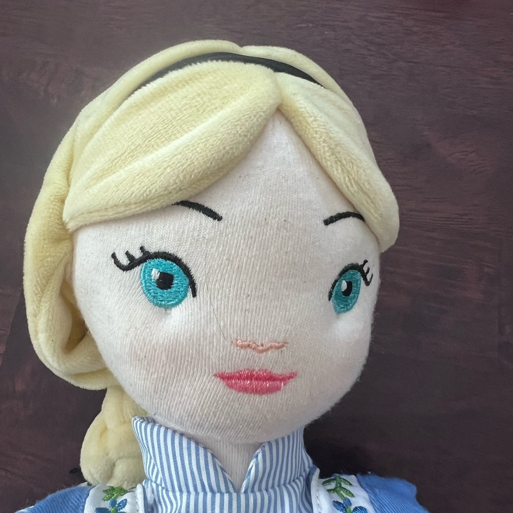 Elsa doll. - Picture 2 of 5